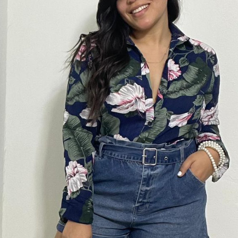 213.  NEW!! Women's Floral Print Button Front Blouse
